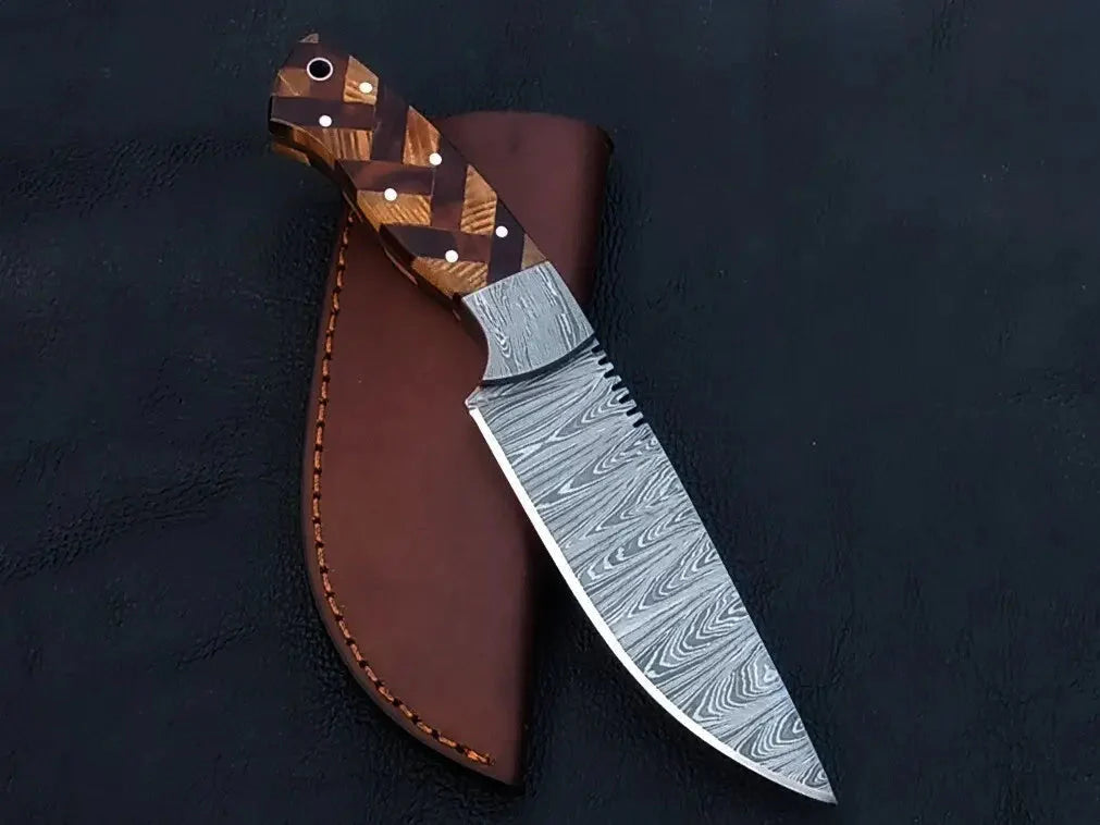 Handmade Damascus Steel Knife C232 with patterned wooden handle and unique design