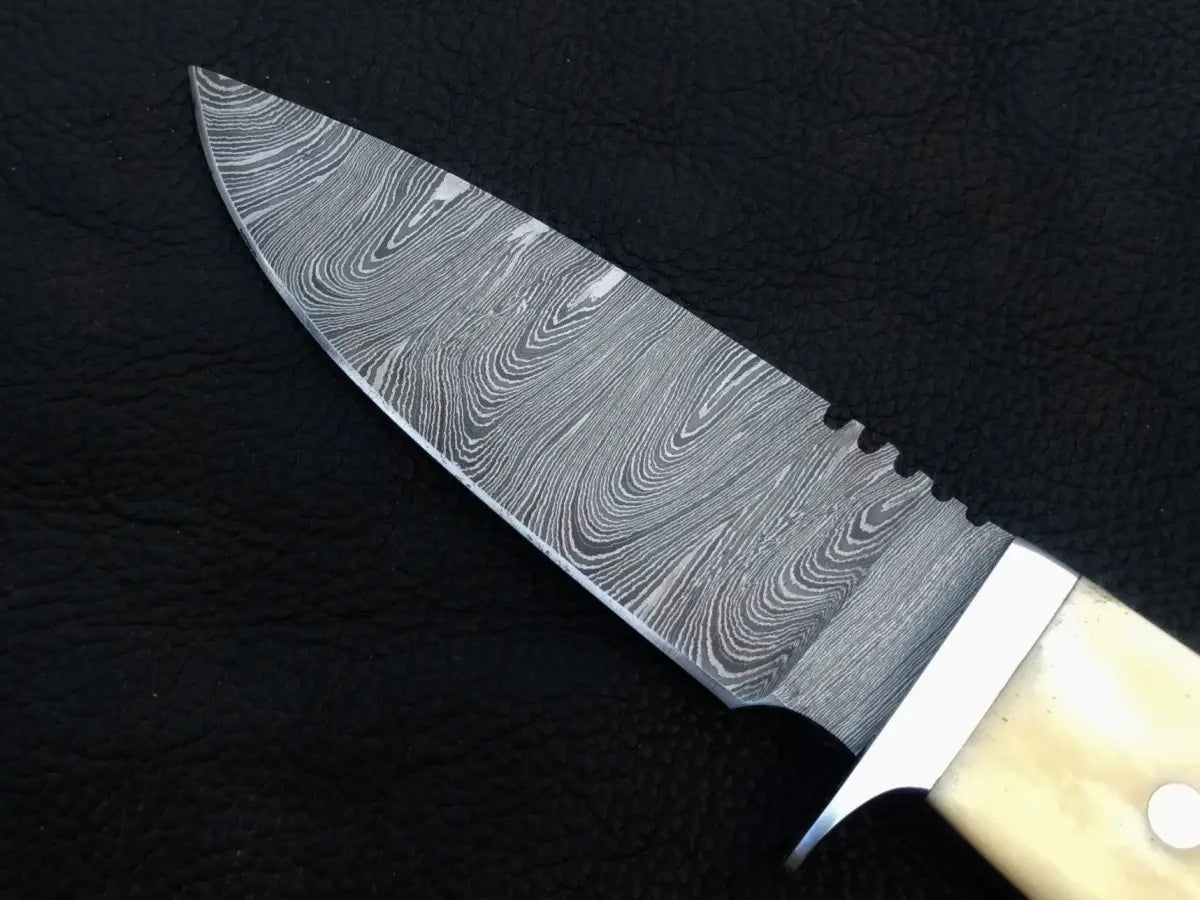 Handmade Damascus Steel Hunting Knife with Wooden Handle