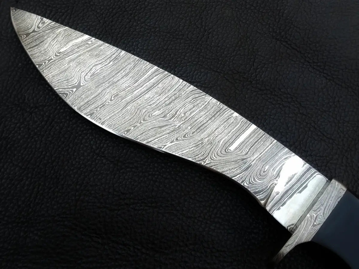 Handmade Damascus Steel Knife - C219 showcasing a beautifully crafted Damascus steel blade