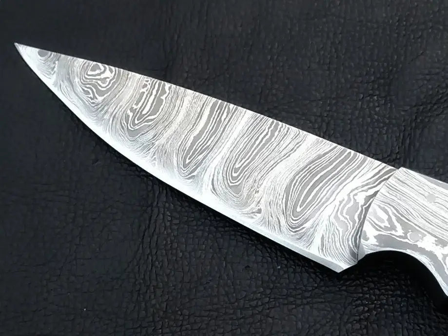 Damascus Steel Knife Blade of the Damascus Steel Hunting Knife-C104 for outdoor use