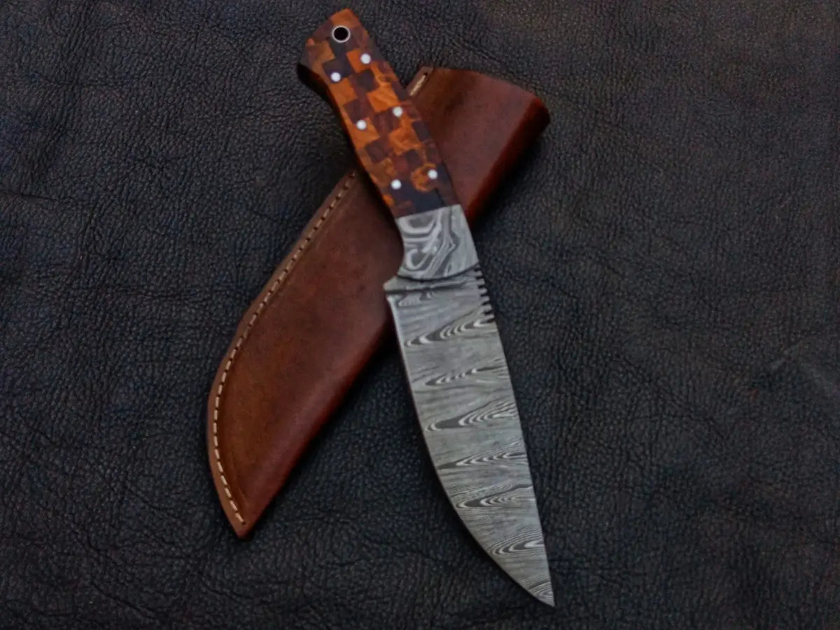 Handmade Damascus Steel Knife C240 with checkered handle and leather sheath