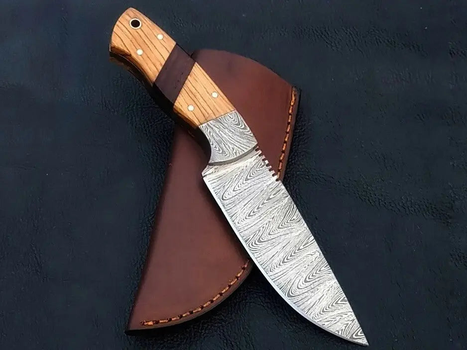 Handmade Damascus Steel Knife - C231 with wooden handle and leather sheath