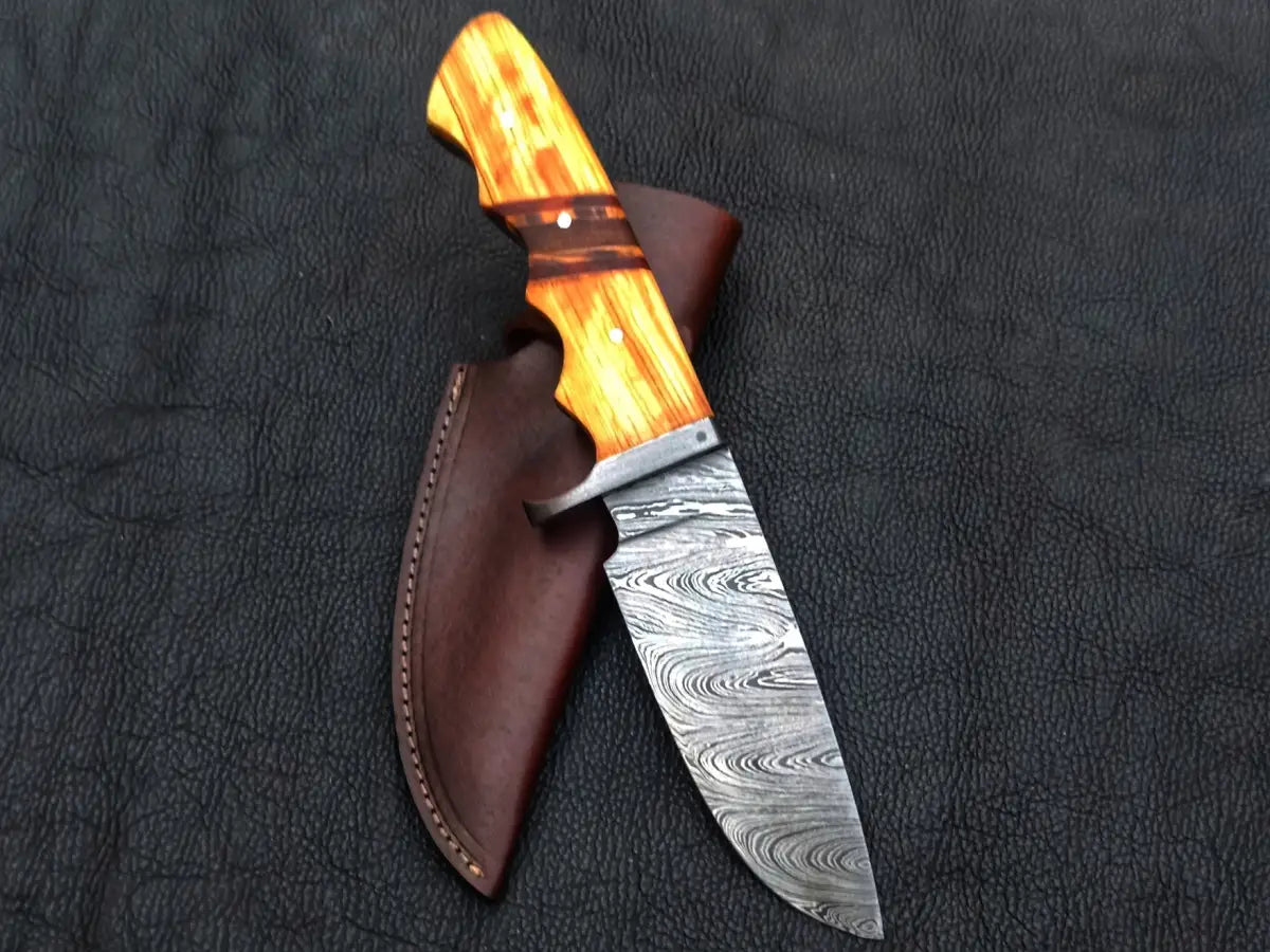 Handmade Damascus Steel Hunting Knife with Wooden Handle and Leather Sheath