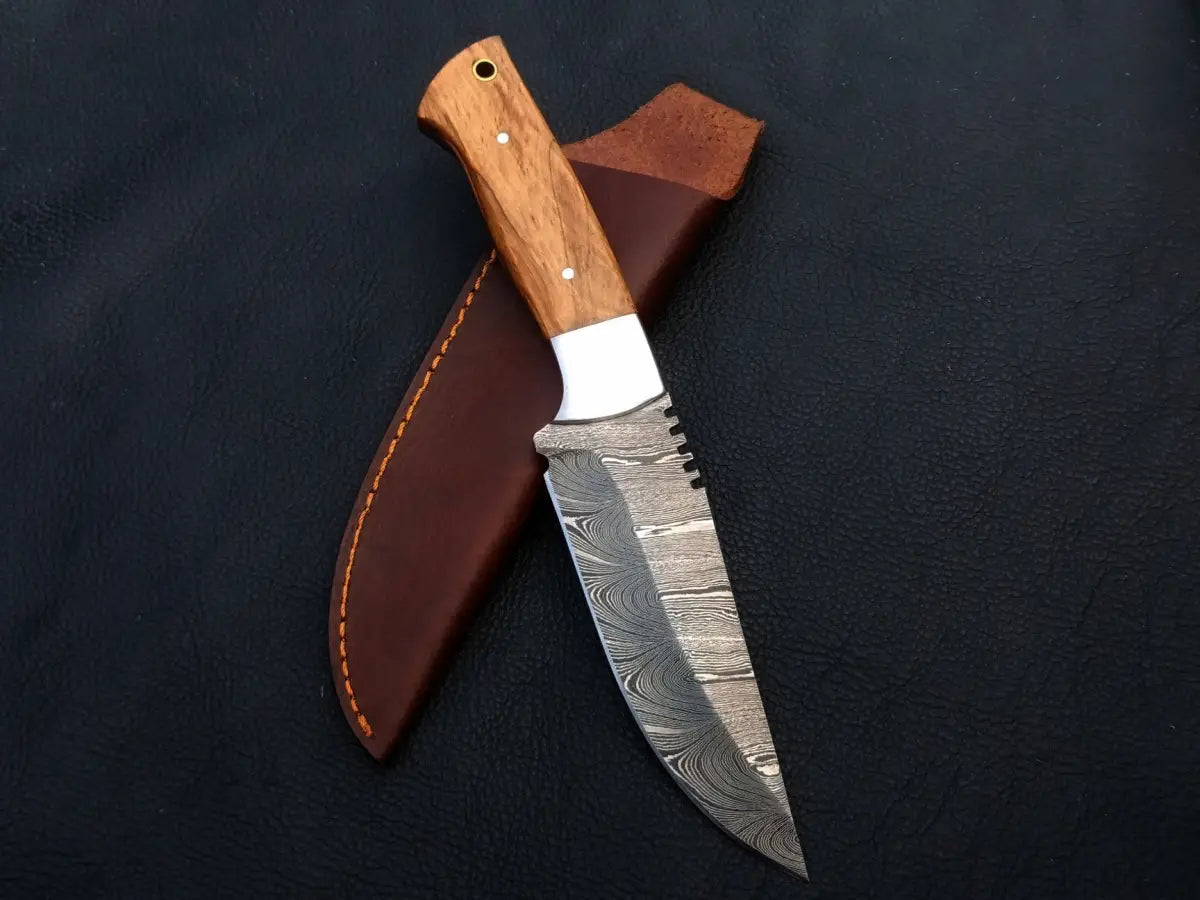 Handmade Damascus Steel Hunting Knife C41 with wooden handle and leather sheath