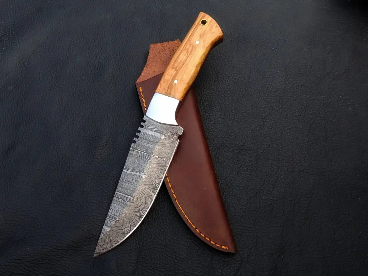 Handmade Damascus Steel Hunting Knife with Elegant Wooden Handle C41