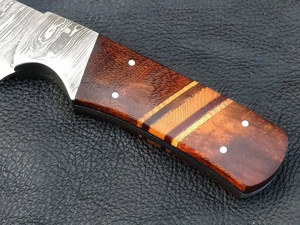 Damascus Steel Hunting Knife C104 with wooden handle and intricate blade design