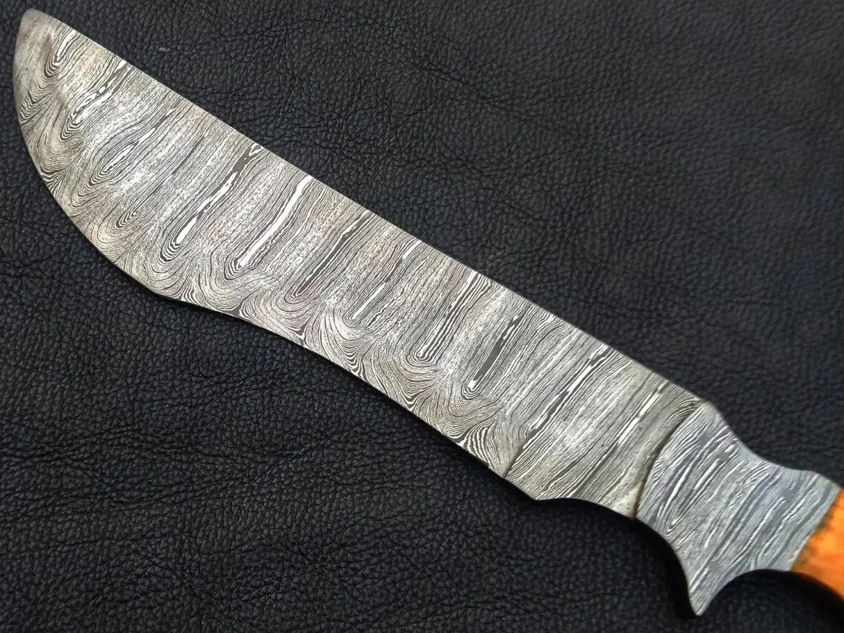 Handmade Damascus Steel Bush Tracker Knife-C189 showcasing intricate Damascus steel design