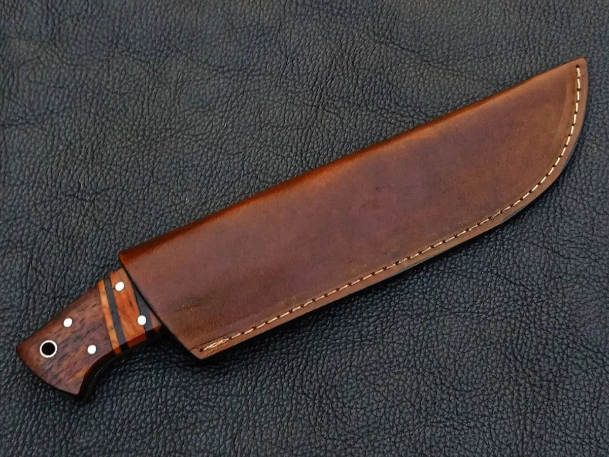 Handmade Damascus Steel Knife C243 in a leather sheath for outdoor enthusiasts