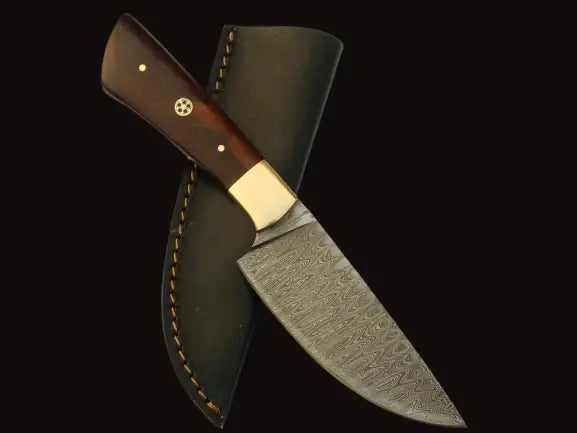 Handmade Damascus steel hunting knife with leather sheath - B540