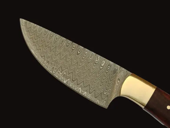 Handmade Damascus steel hunting knife with wooden handle and pattern (B540)
