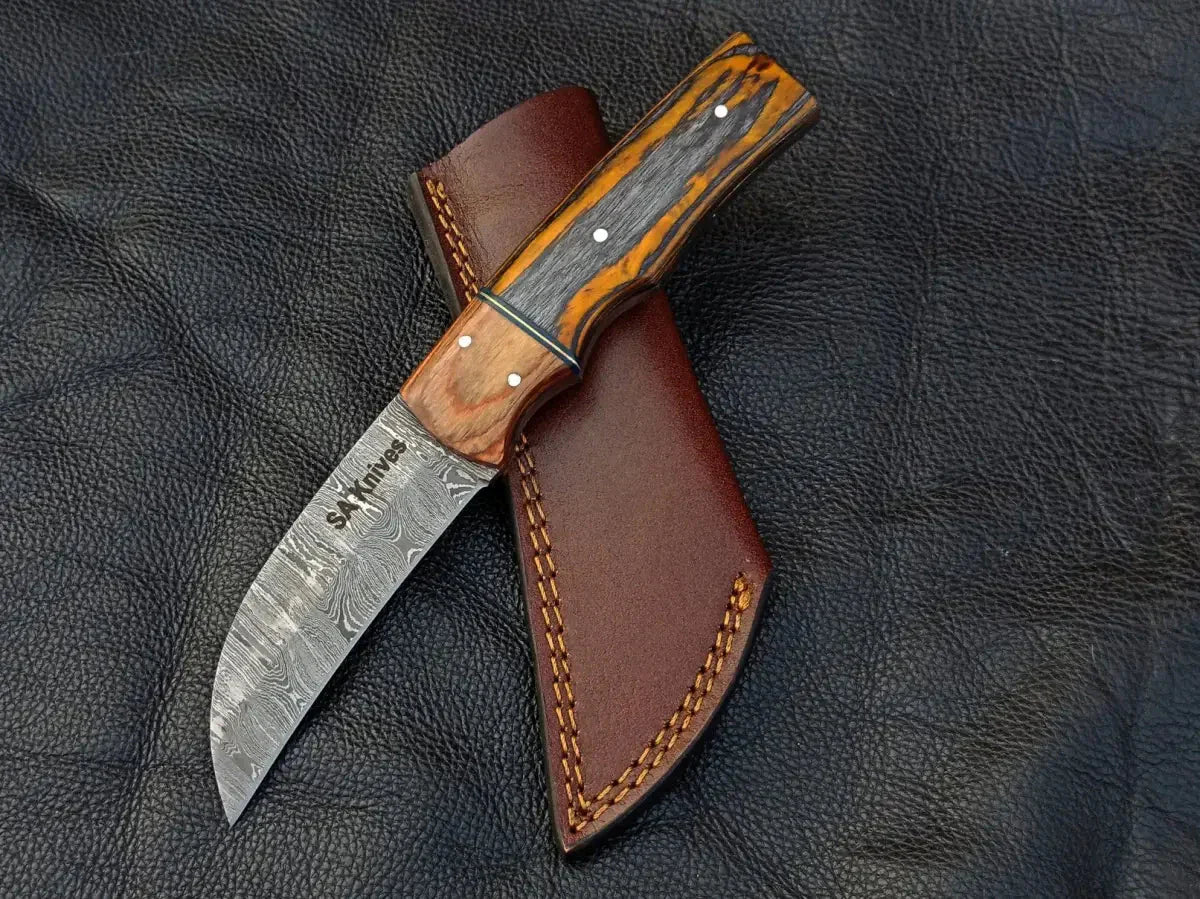 Damascus steel skinning knife SAK006 with grey handle and leather sheath