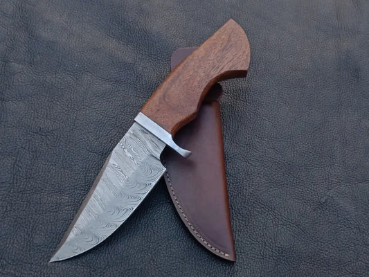 Handmade Damascus Steel Hunting Knife with Wooden Handle C155 for outdoor enthusiasts