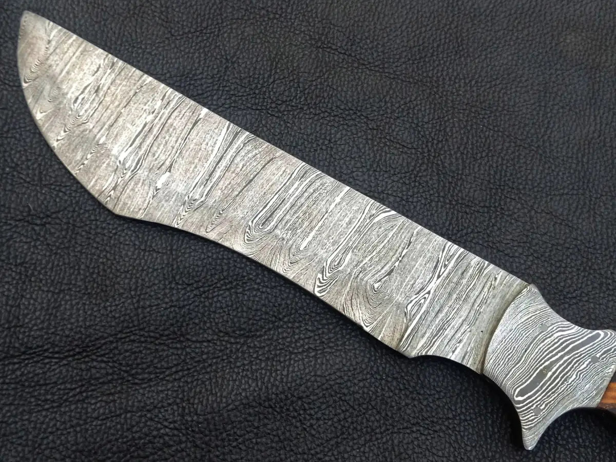 Handmade Damascus Steel Bush Tracker Knife-C191 - knife