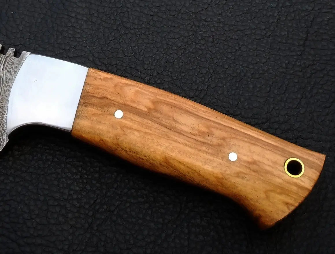 Handmade Damascus Steel Hunting Knife-C41 with wooden handle for outdoor adventures