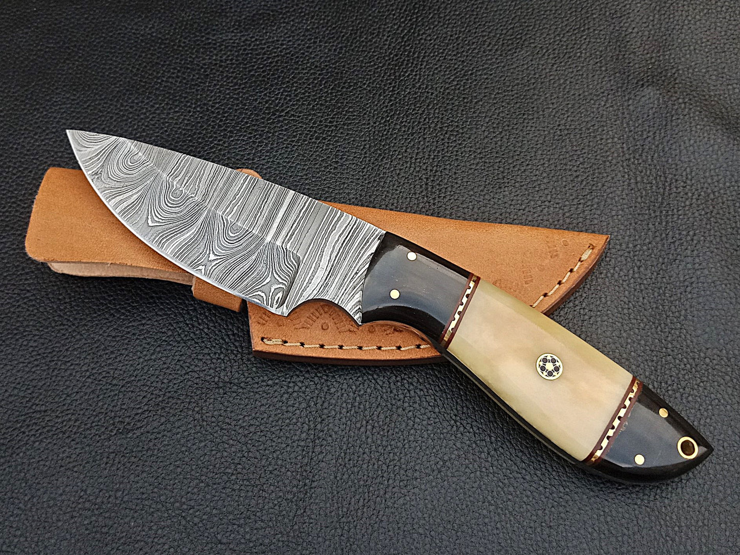 SA-1225 DAMASCUS STEEL SKINING KNIFE-BULL HORN BOLSTERS