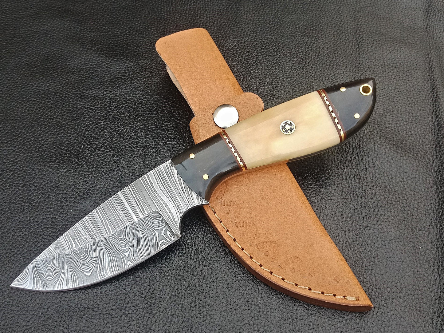 SA-1225 DAMASCUS STEEL SKINING KNIFE-BULL HORN BOLSTERS