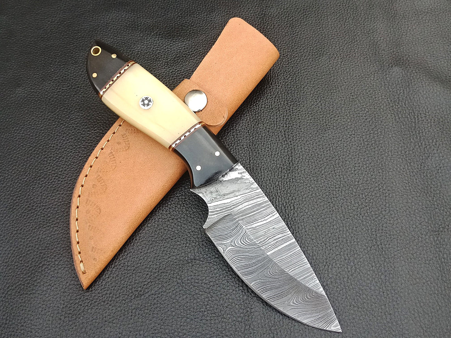 SA-1225 DAMASCUS STEEL SKINING KNIFE-BULL HORN BOLSTERS