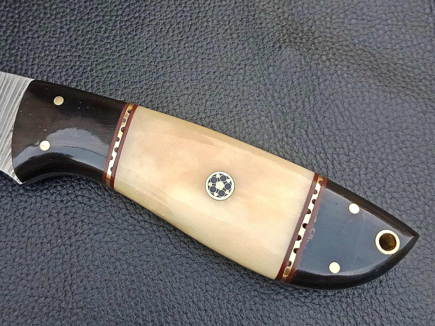 SA-1225 DAMASCUS STEEL SKINING KNIFE-BULL HORN BOLSTERS