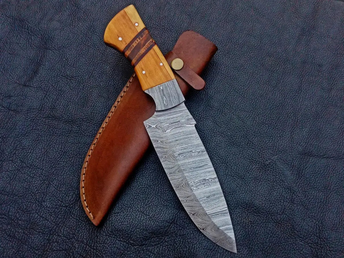 Handmade Damascus Steel Hunting Knife with leather sheath, C223 model