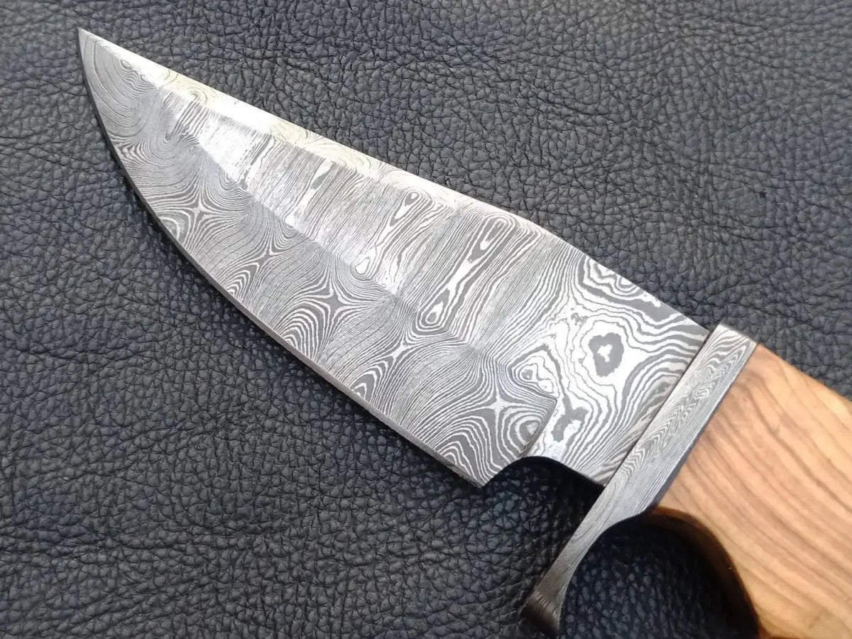 Handmade Damascus Steel Hunting Knife C156 showcasing intricate patterns and sharp blade