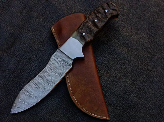 Handmade Damascus Steel Hunting Knife C185 with leather sheath and intricate design