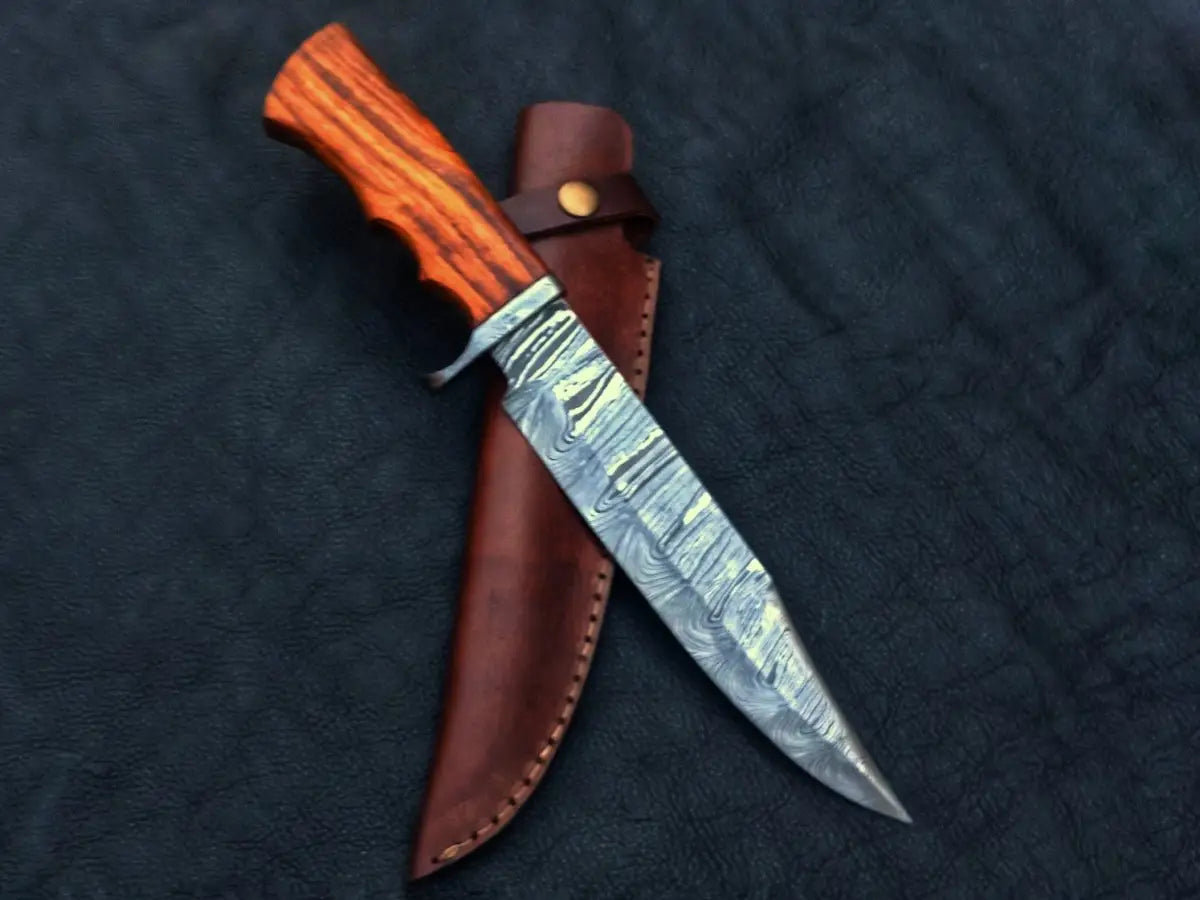 Handmade Damascus Steel Bowie C147 with a stunning wooden handle for hunting