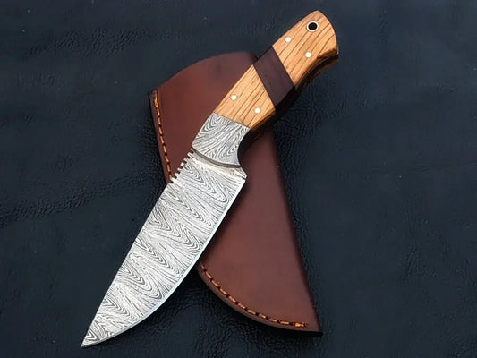 Handmade Damascus Steel Knife C231 with wooden handle and leather sheath