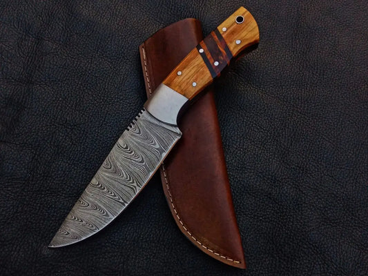 Handmade Damascus Steel Knife C247 with wooden handle and leather sheath