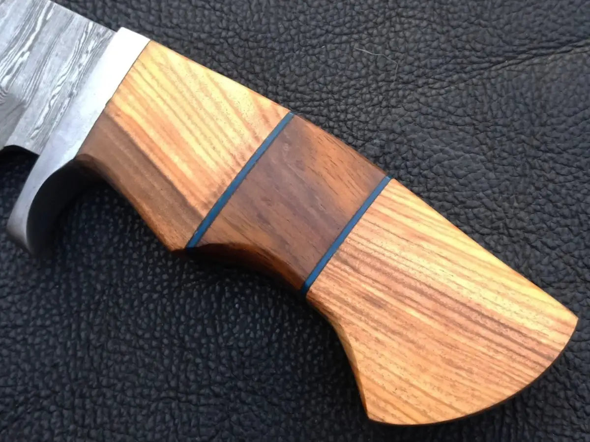 Handmade Damascus Steel Hunting Knife C156 with wooden handle and intricate blade design
