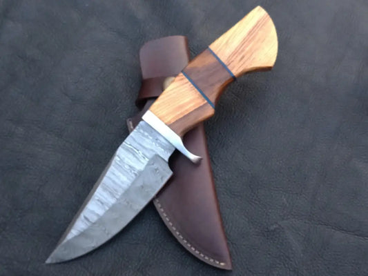 Handmade Damascus Steel Hunting Knife with Wooden Handle - C156 for outdoor enthusiasts