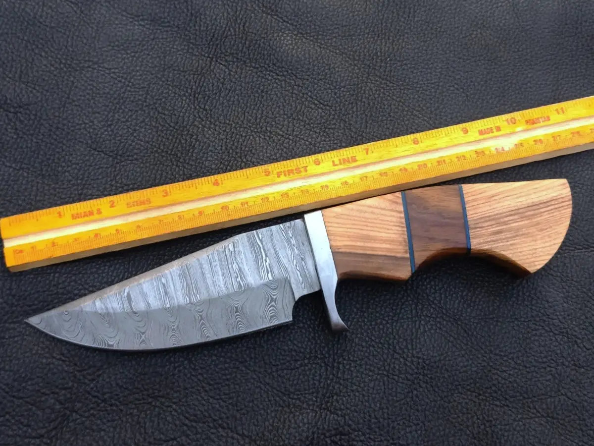 Handmade Damascus Steel Hunting Knife C156 with wooden handle and intricate blade design