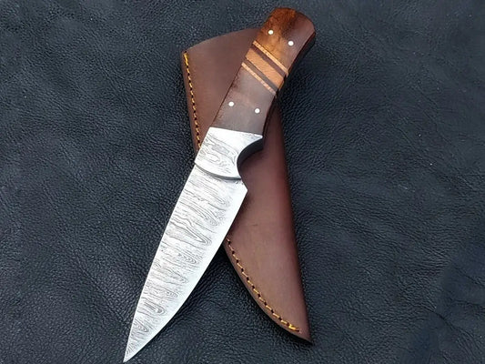 Damascus Steel Hunting Knife C104 with wooden handle and leather sheath