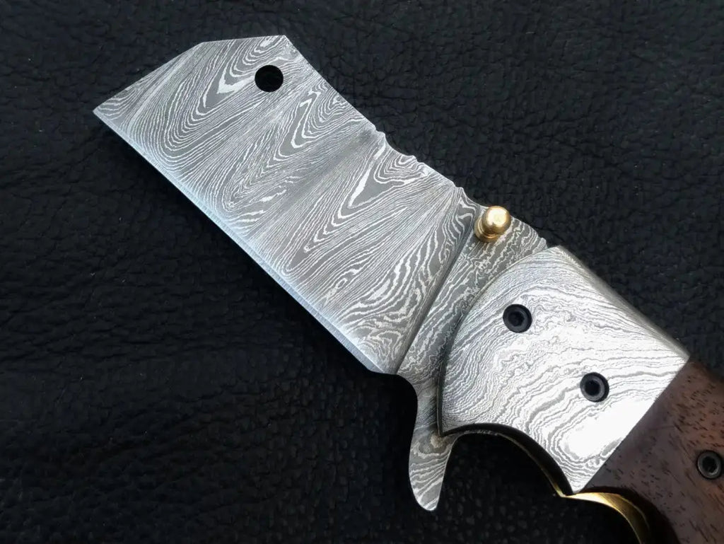 What are Damascus steel knives and why they so beloved?