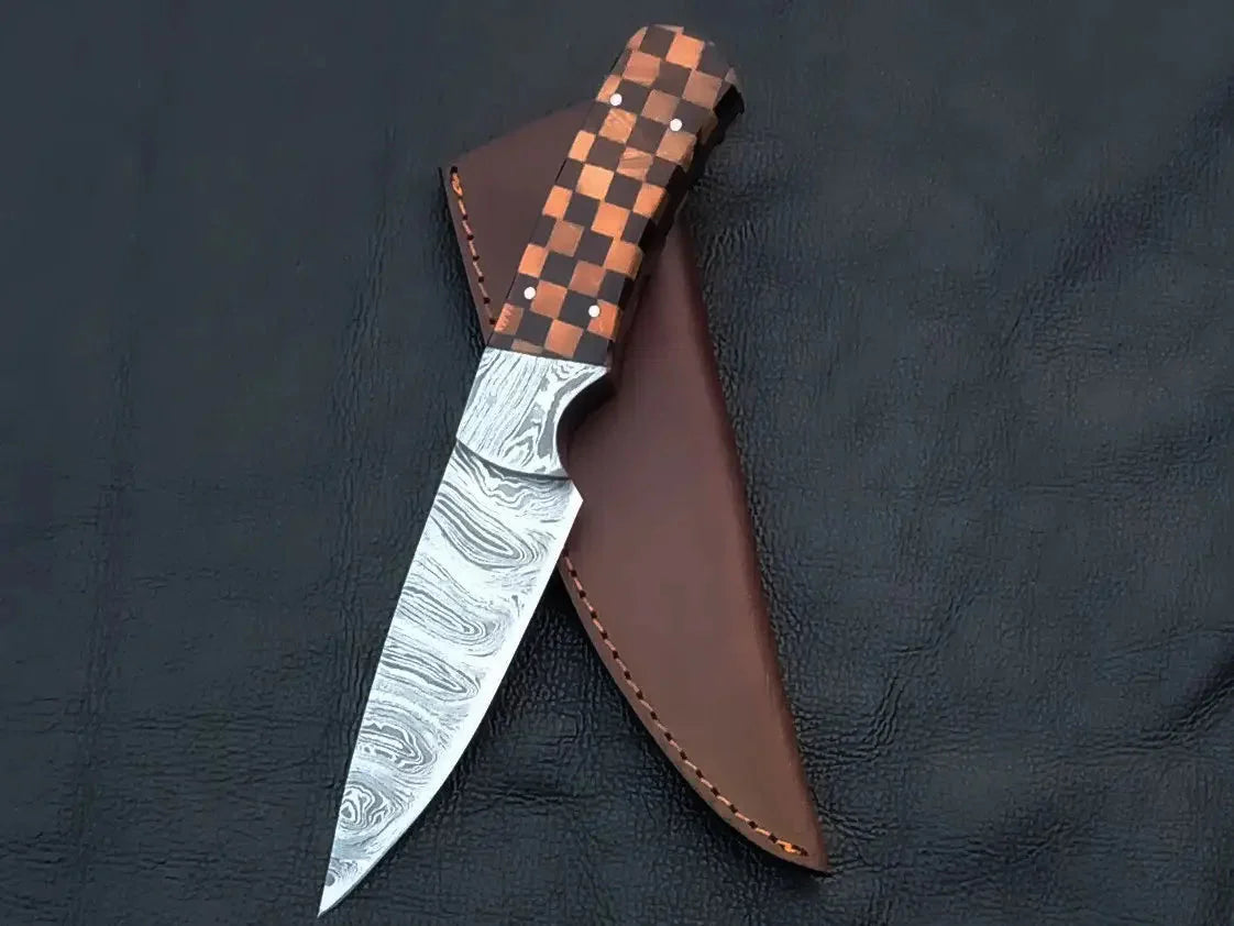 Damascus steel hunting knife with brown leather sheath - C105