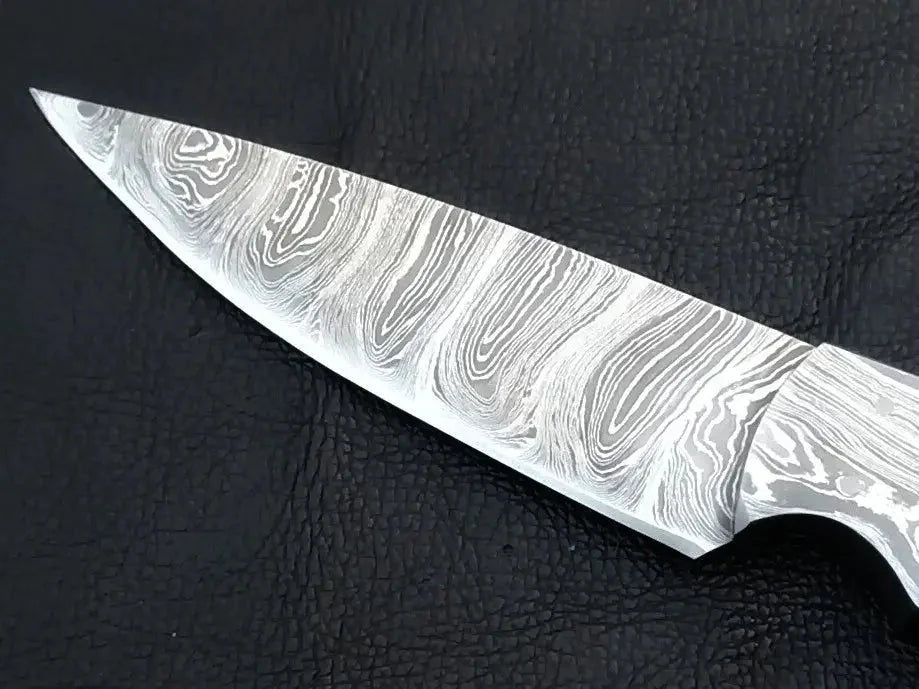 Damascus Steel Knife Blade of the Damascus Steel Hunting Knife-C104 for outdoor use