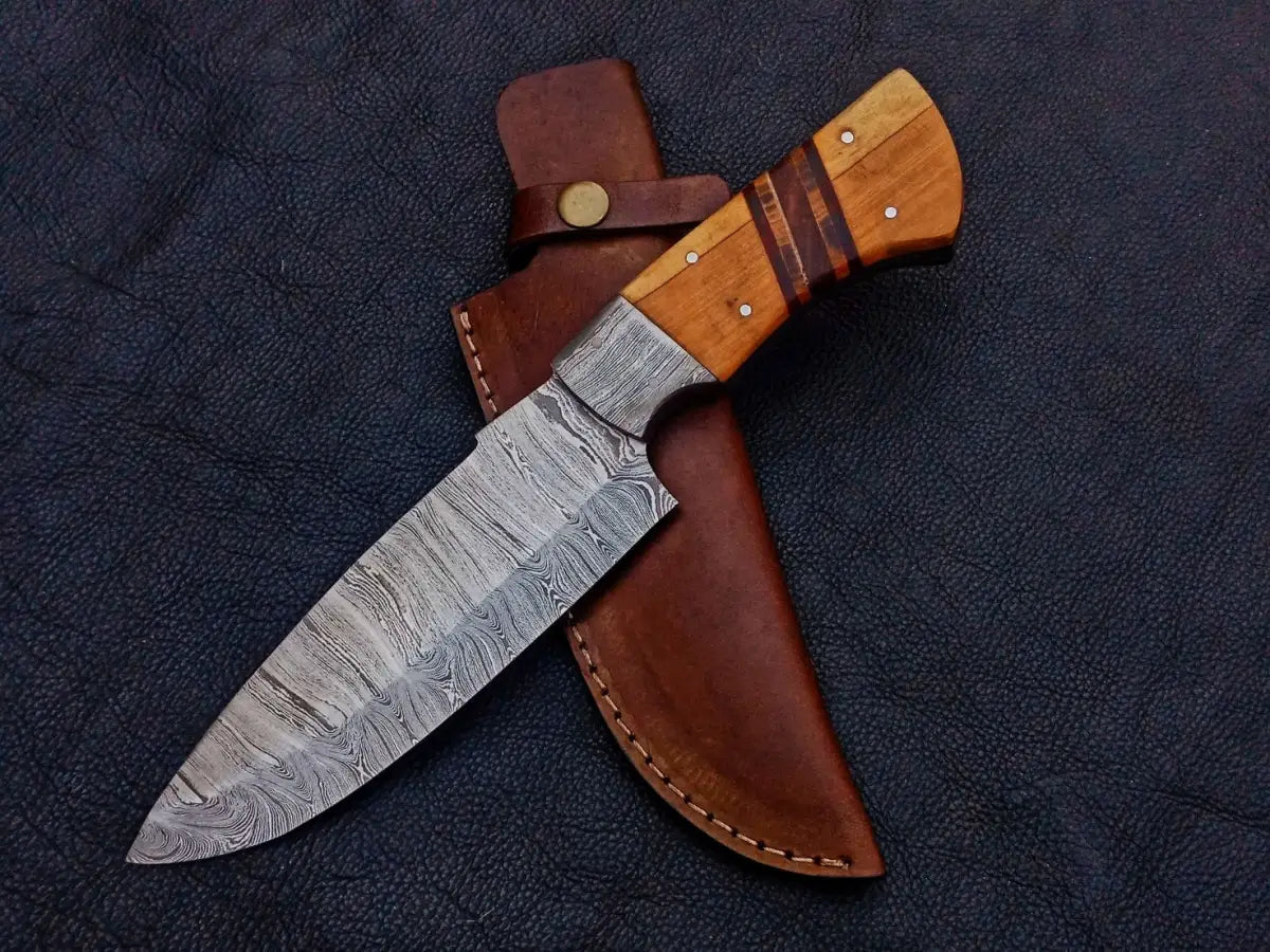 Handmade Damascus Steel Hunting Knife with Wooden Handle and Leather Sheath C223