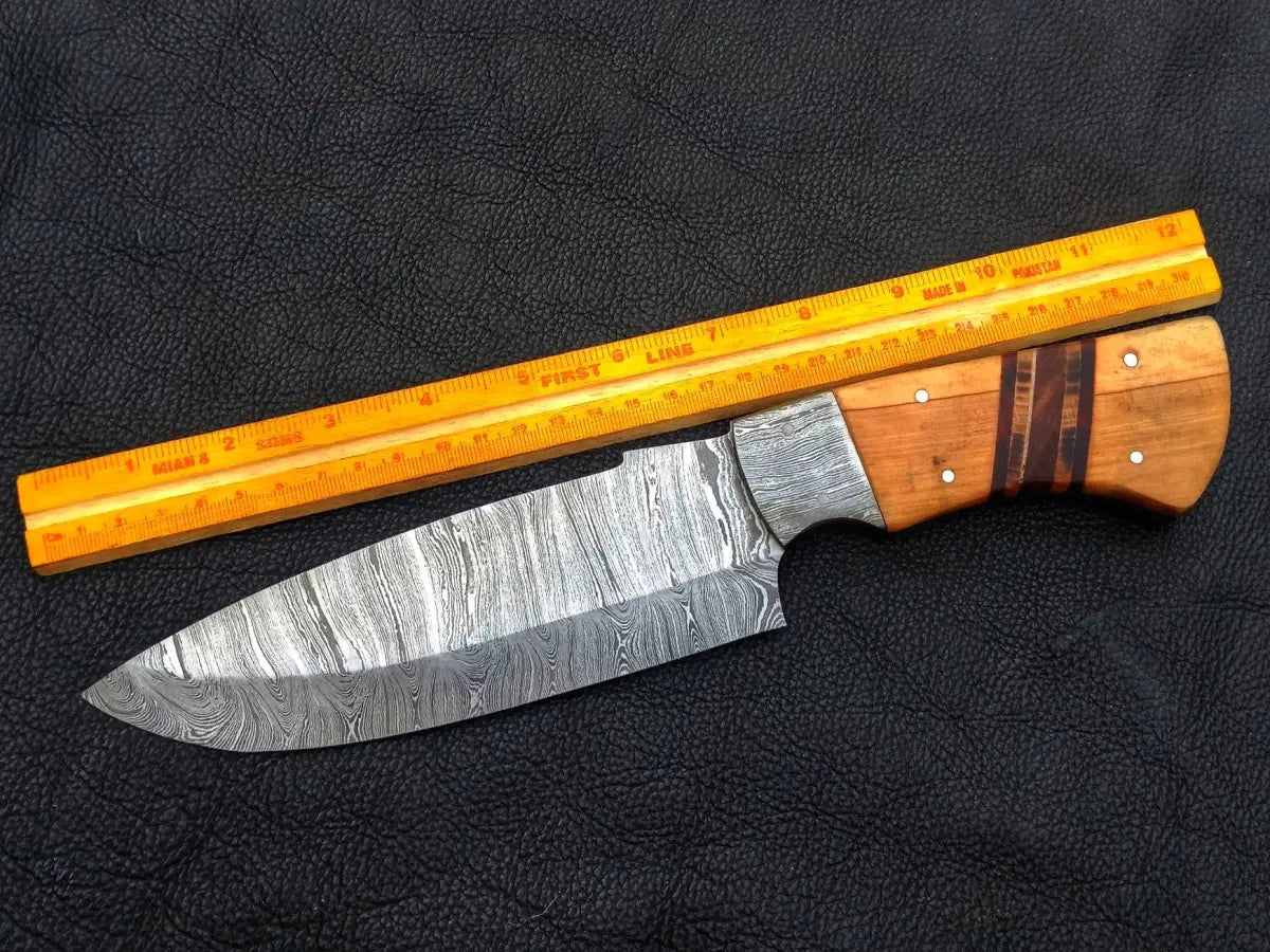 Handmade Damascus Steel Hunting Knife with Wooden Handle - C223 Product Image