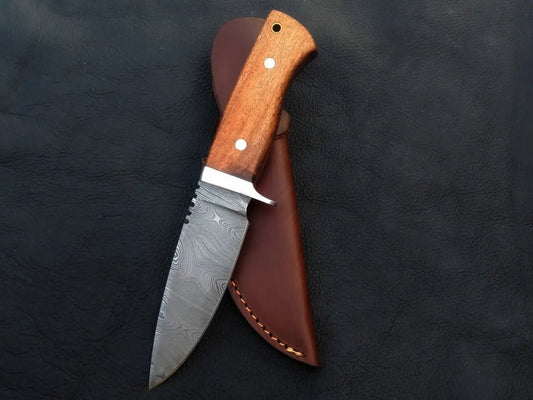 Handmade Damascus Steel Hunting Knife-C44 with wooden handle and intricate blade design