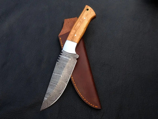 Handmade Damascus Steel Hunting Knife with Elegant Wooden Handle C41
