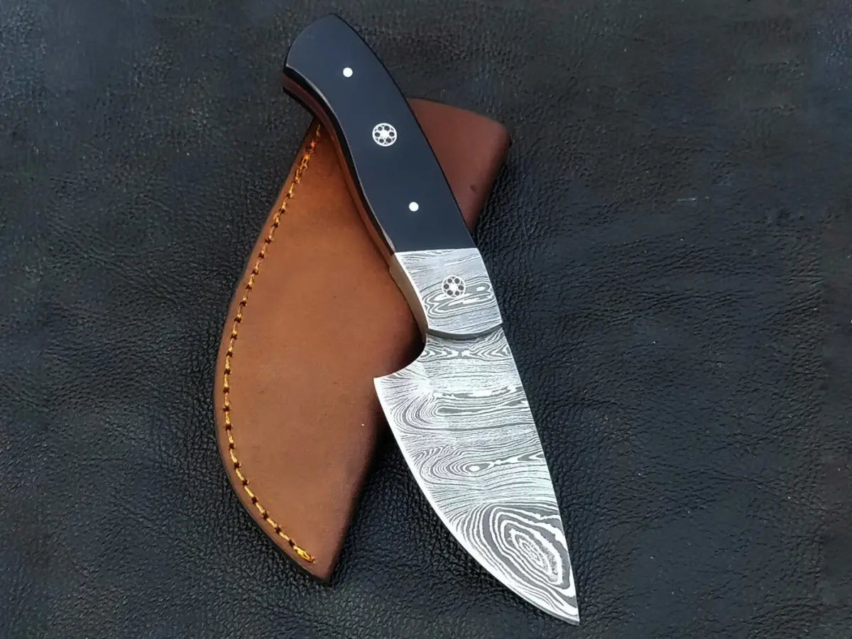 Damascus steel skinner knife with leather sheath - C93.